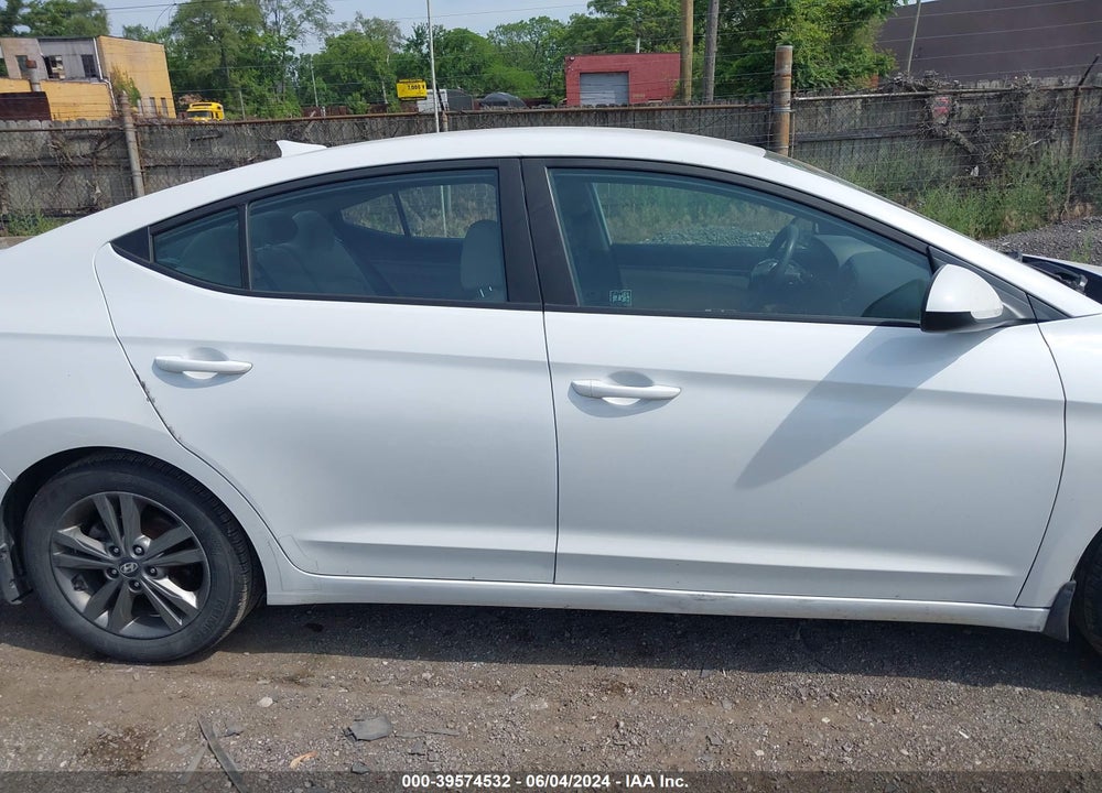 2018 HYUNDAI ELANTRA SEL VIN: 5NPD84LF9JH226110