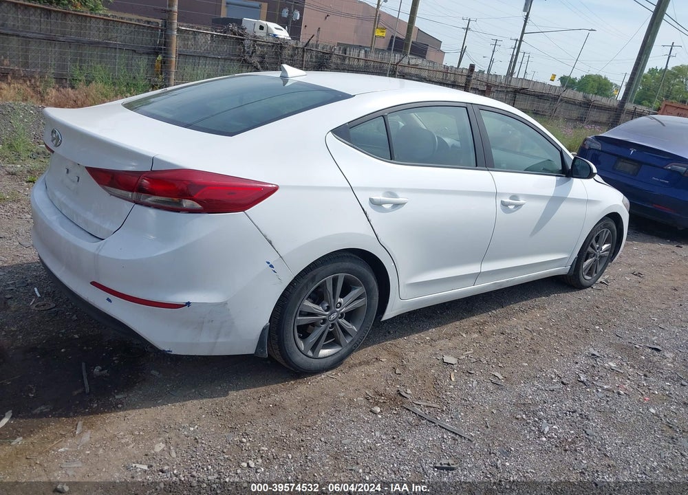 2018 HYUNDAI ELANTRA SEL VIN: 5NPD84LF9JH226110