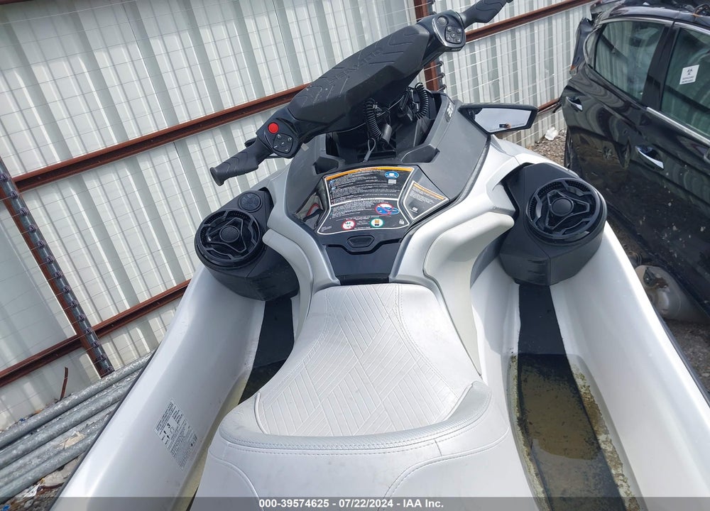 2024 SEADOO GTX-300 LIMITED VIN: YDV22169J324