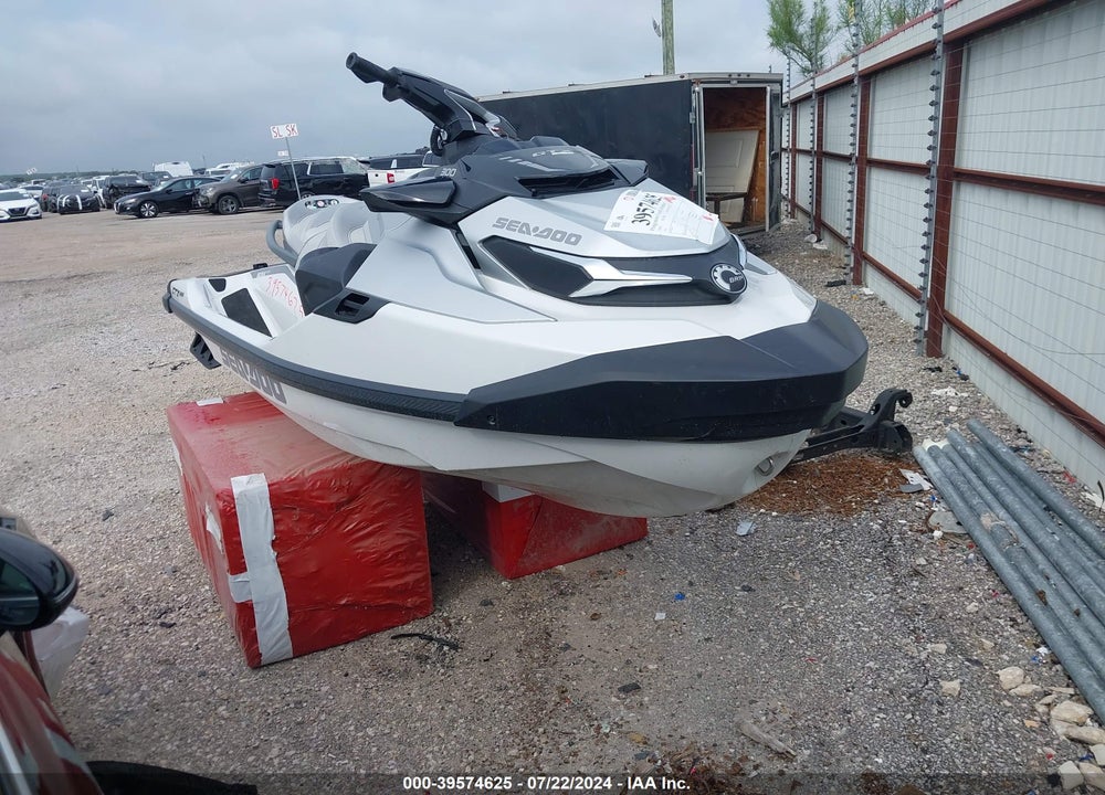 2024 SEADOO GTX-300 LIMITED VIN: YDV22169J324