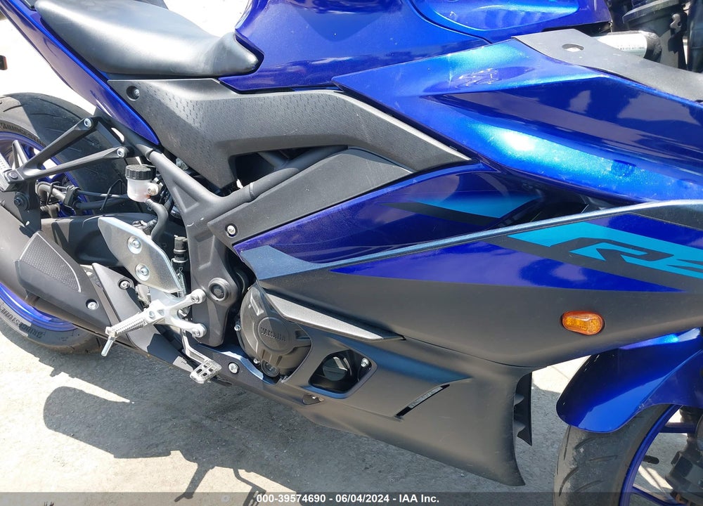 2024 YAMAHA YZFR3 A VIN: MH3RH18Y4RK013790