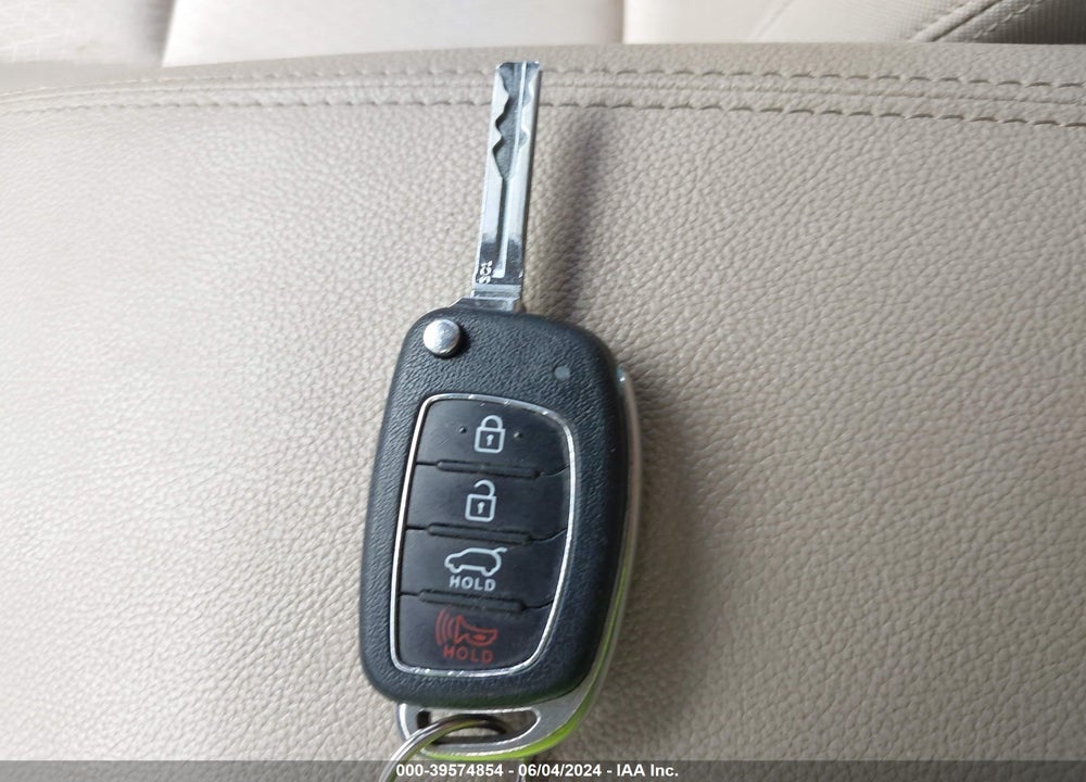 2017 HYUNDAI TUCSON SE VIN: KM8J33A4XHU397585