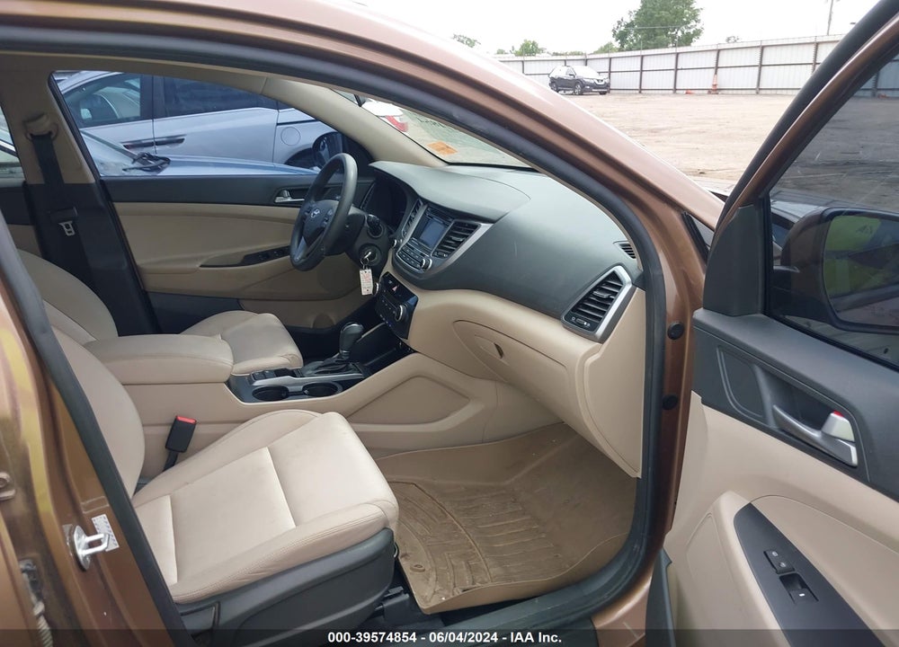 2017 HYUNDAI TUCSON SE VIN: KM8J33A4XHU397585