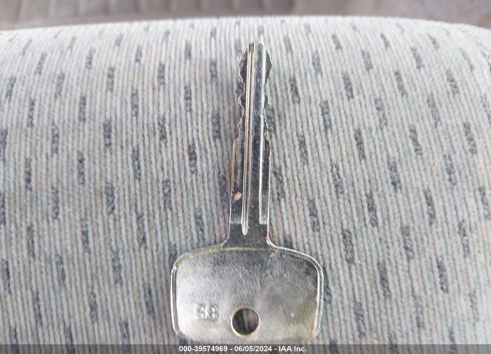 2002 TOYOTA CAMRY LE VIN: 4T1BE32KX2U107350