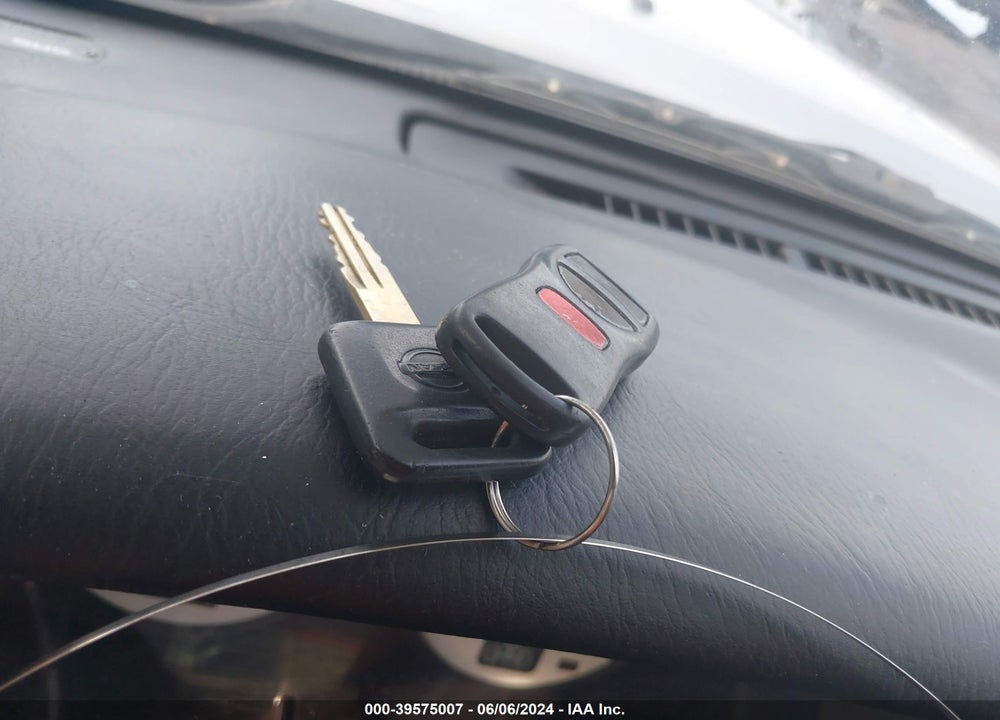 2002 NISSAN PATHFINDER LE/SE VIN: JN8DR09Y52W742494