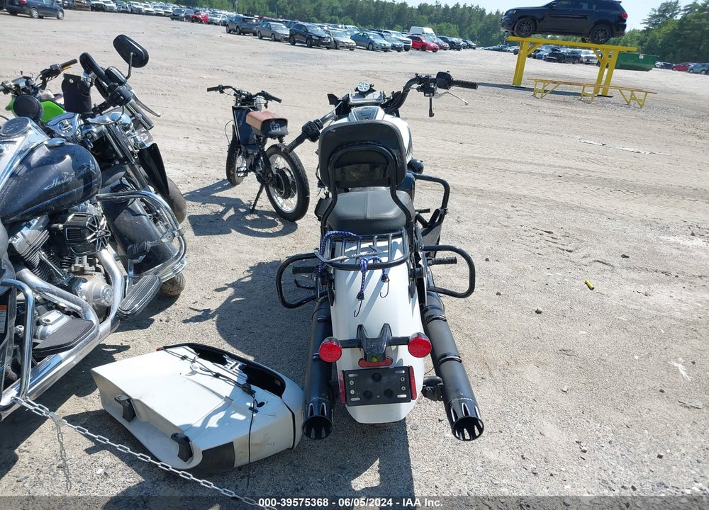 2021 INDIAN MOTORCYCLE CO. CHALLENGER DARK HORSE VIN: 56KLCDRR9M3401669