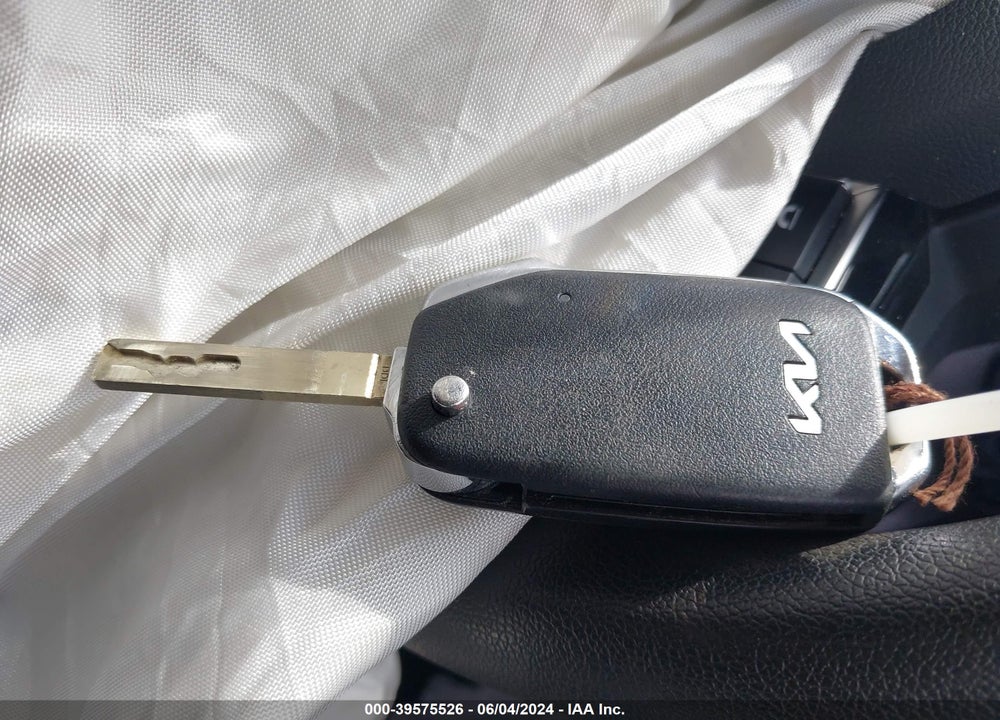 2022 KIA SORENTO LX VIN: 5XYRGDLC7NG084044