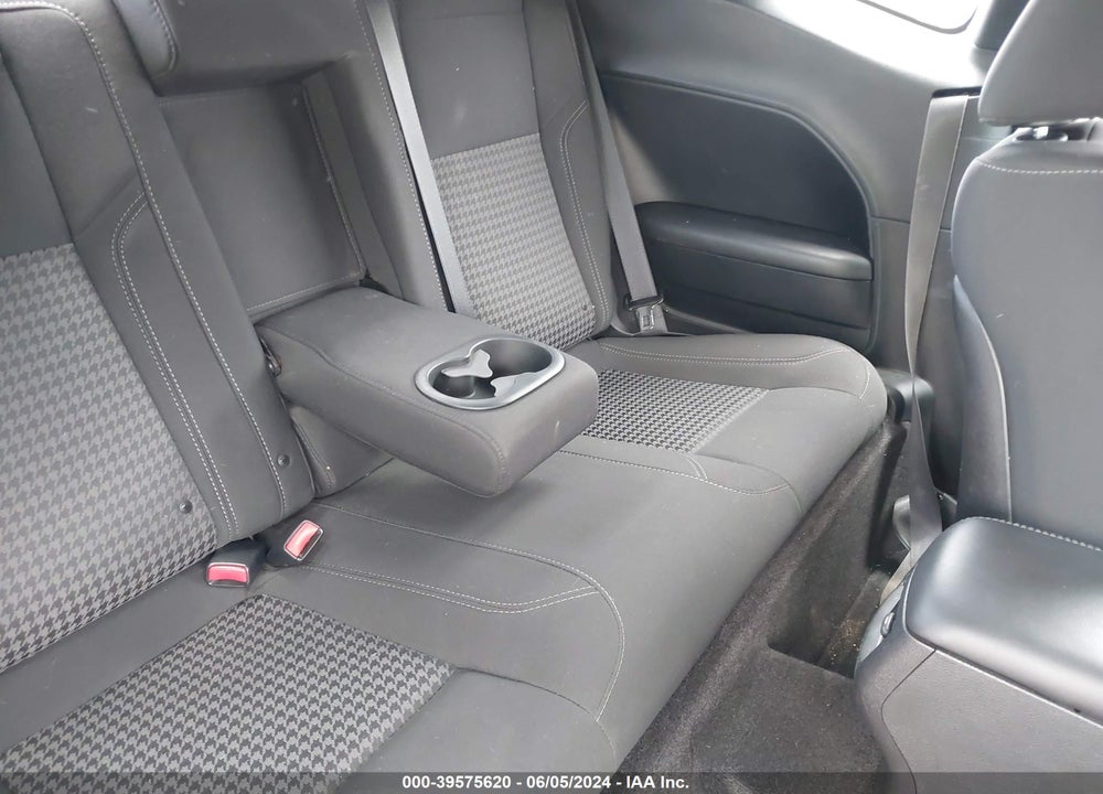 2018 DODGE CHALLENGER SXT VIN: 2C3CDZAG4JH305147