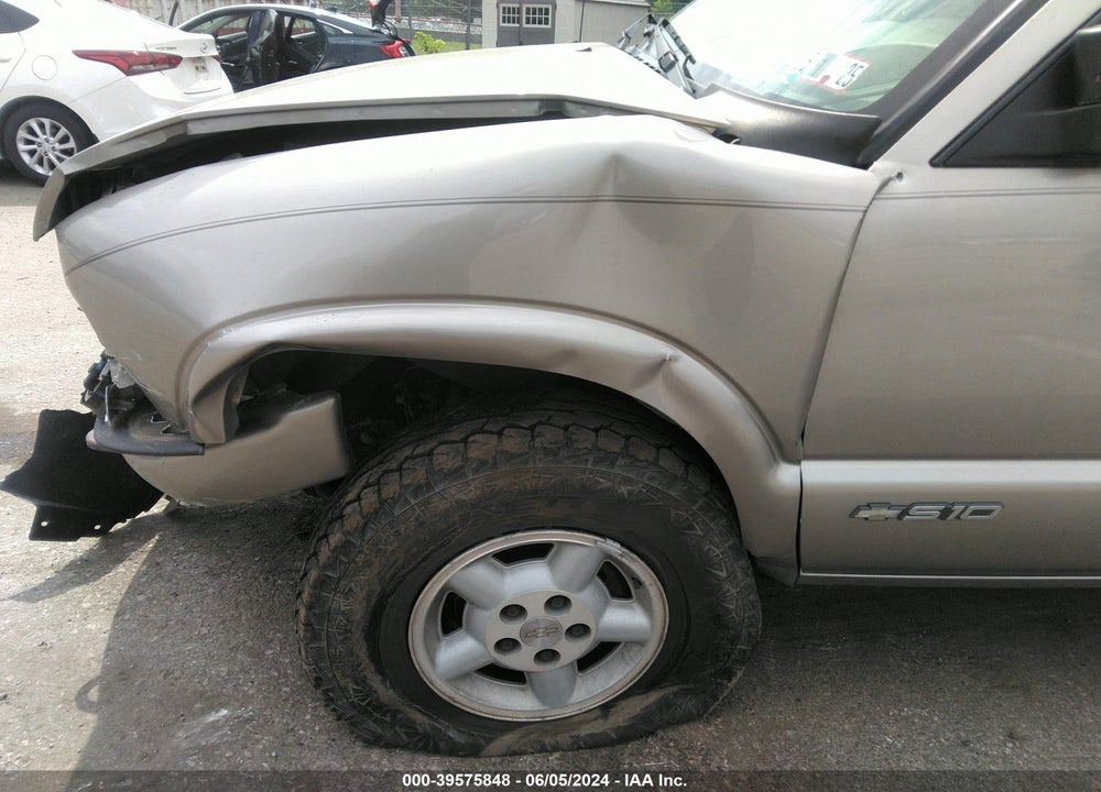 2002 CHEVROLET S-10 LS VIN: 1GCDT19W828165336