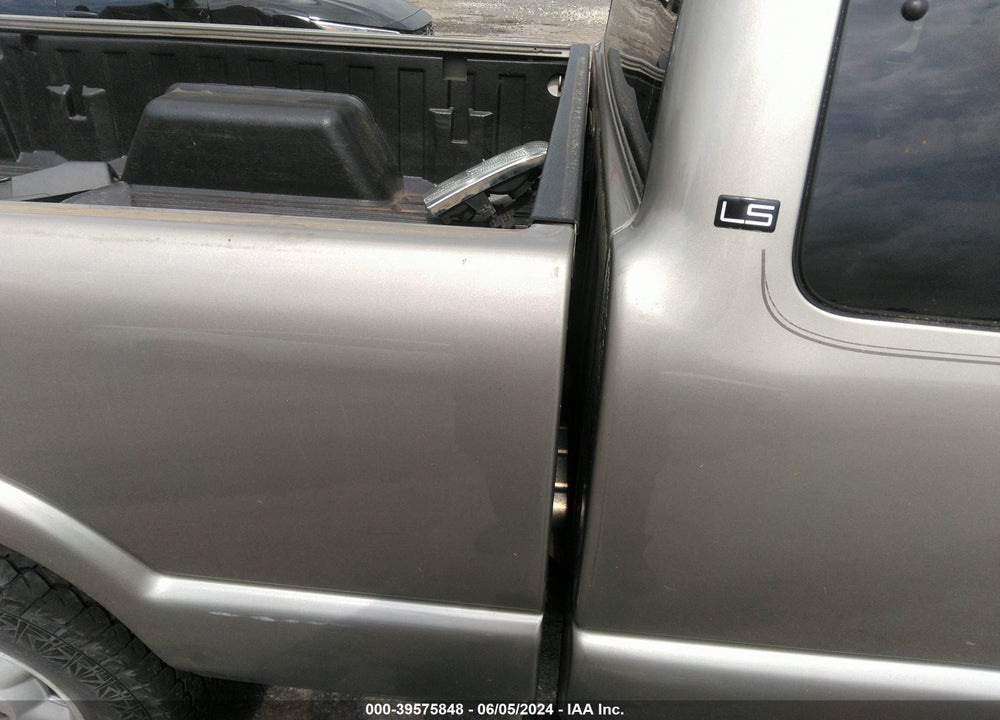 2002 CHEVROLET S-10 LS VIN: 1GCDT19W828165336