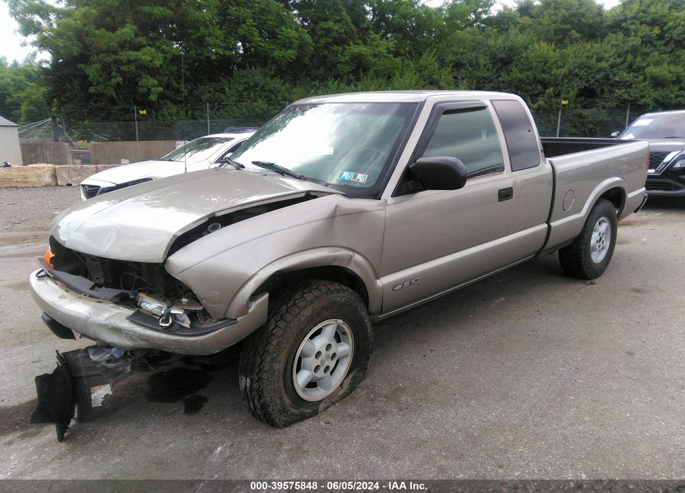 2002 CHEVROLET S-10 LS VIN: 1GCDT19W828165336