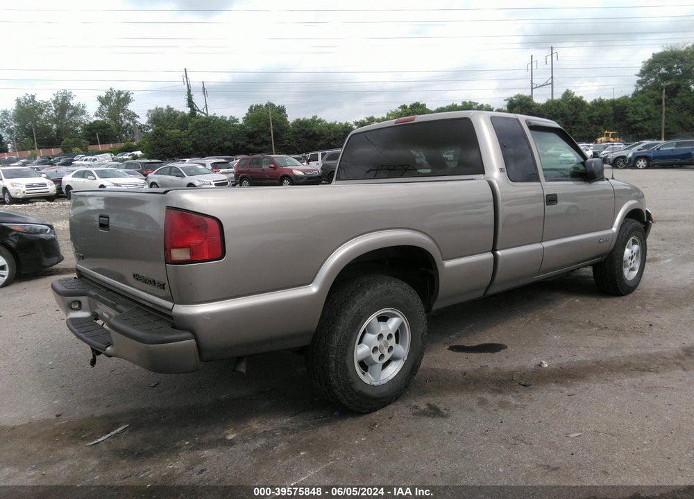 2002 CHEVROLET S-10 LS VIN: 1GCDT19W828165336