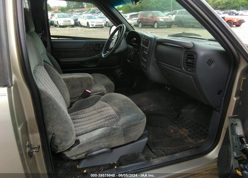 2002 CHEVROLET S-10 LS VIN: 1GCDT19W828165336