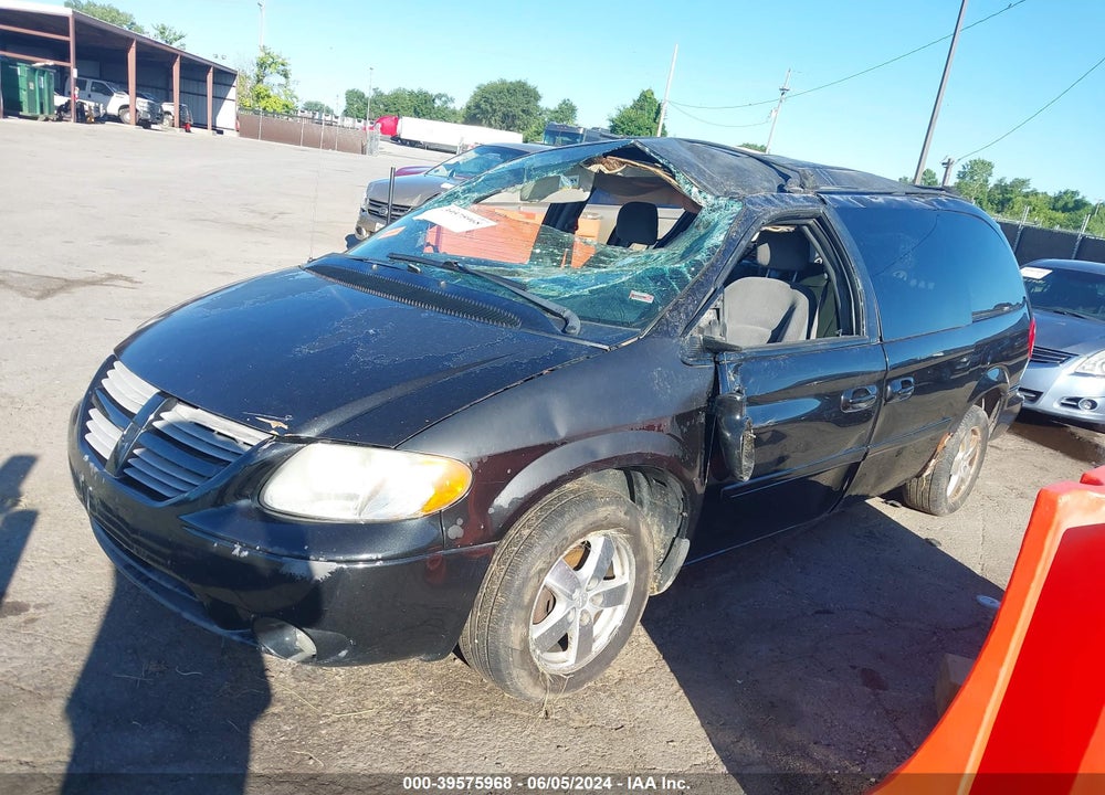 2005 DODGE GRAND CARAVAN VIN: 2D8GP44L05R132650