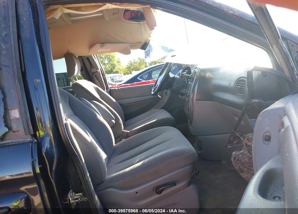 2005 DODGE GRAND CARAVAN VIN: 2D8GP44L05R132650