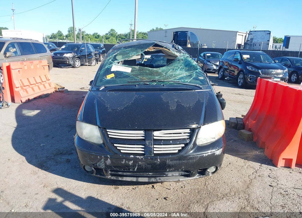 2005 DODGE GRAND CARAVAN VIN: 2D8GP44L05R132650