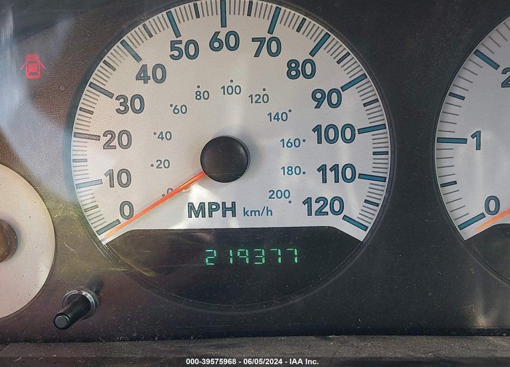 2005 DODGE GRAND CARAVAN VIN: 2D8GP44L05R132650