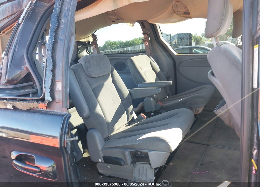 2005 DODGE GRAND CARAVAN VIN: 2D8GP44L05R132650