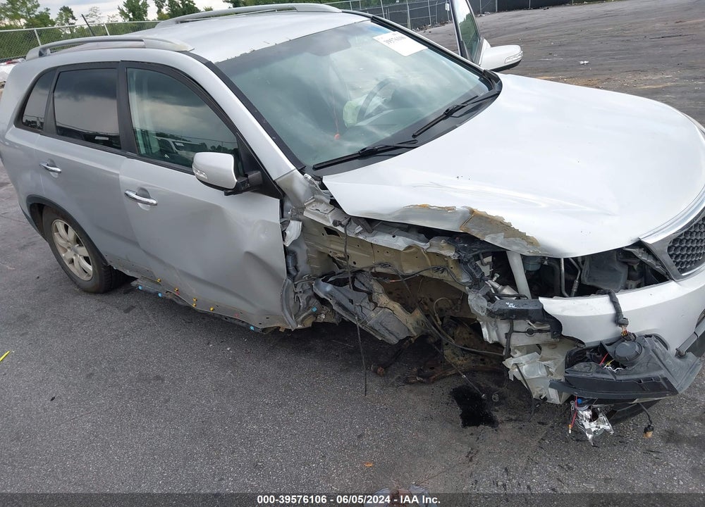 2012 KIA SORENTO LX VIN: 5XYKTCA69CG267642