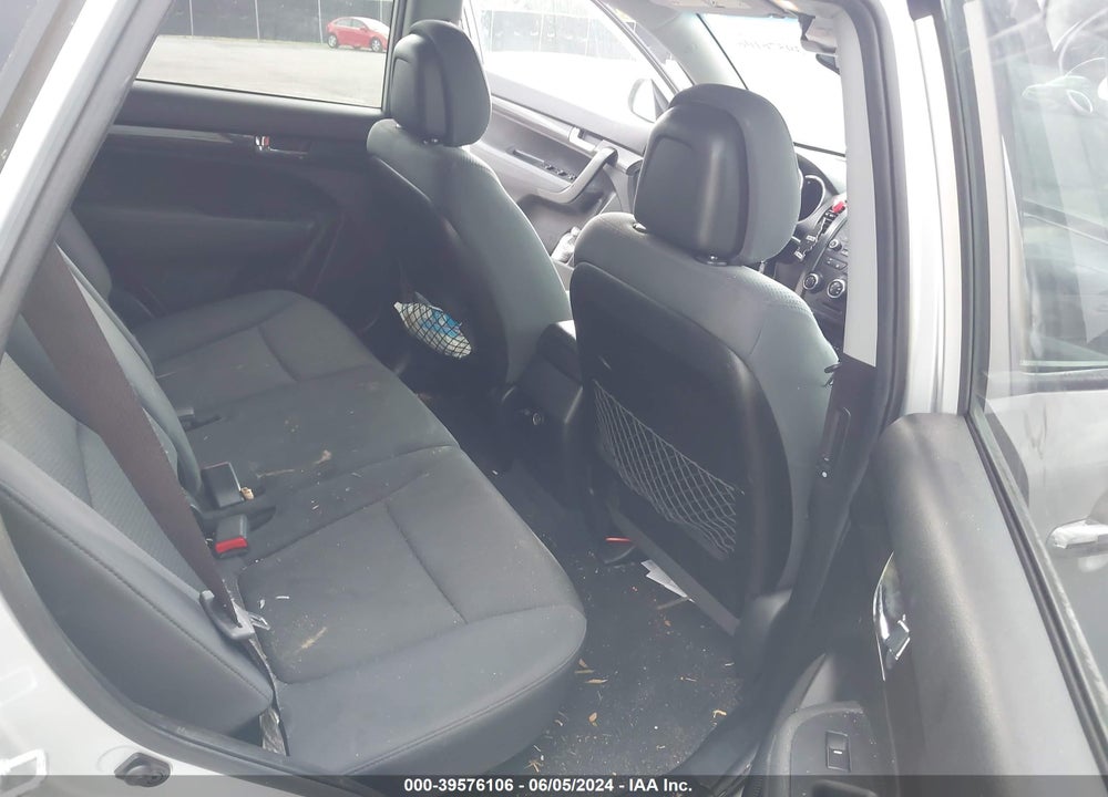 2012 KIA SORENTO LX VIN: 5XYKTCA69CG267642