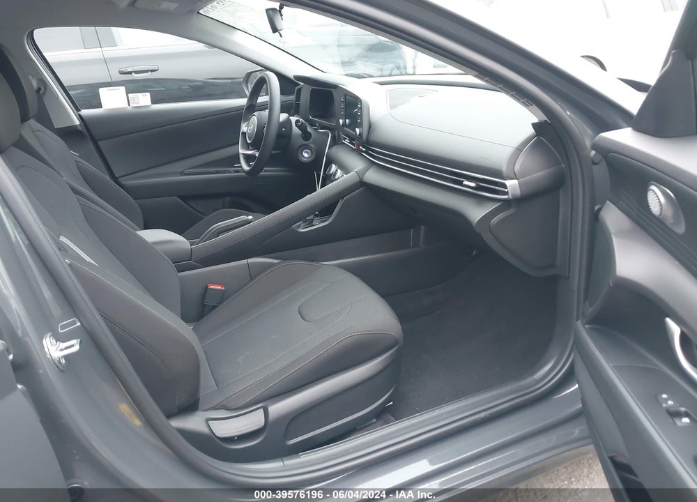 2024 HYUNDAI ELANTRA SE VIN: KMHLL4DG7RU725597