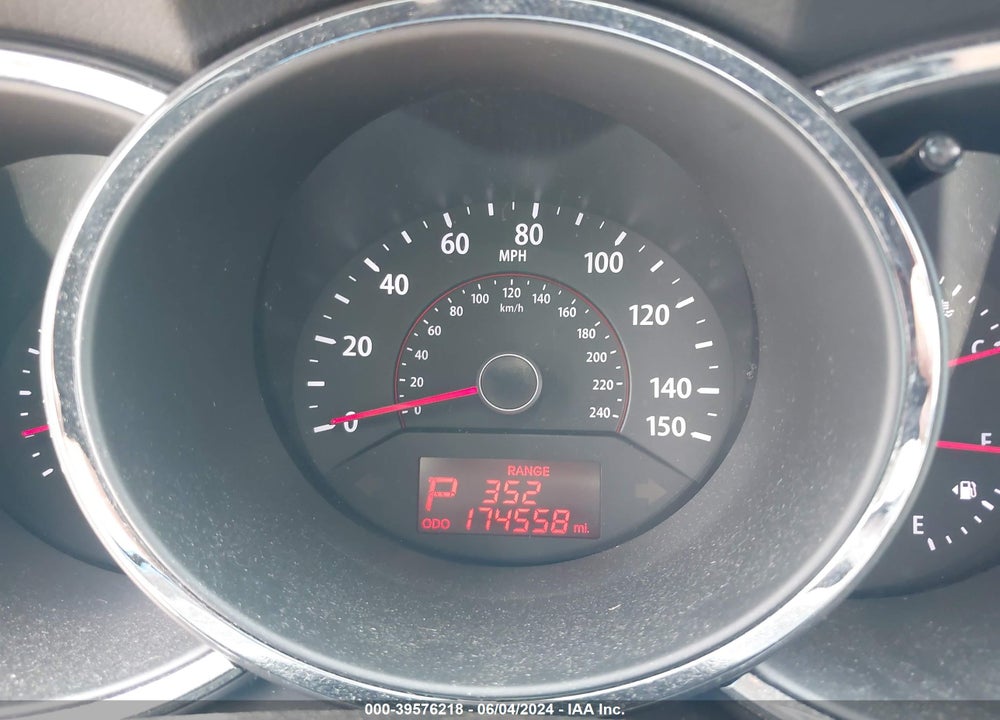 2012 KIA SORENTO LX V6 VIN: 5XYKT4A24CG276137