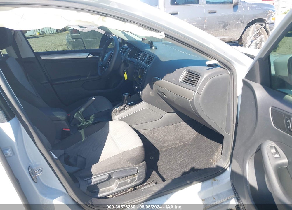 2018 VOLKSWAGEN JETTA 1.4T S VIN: 3VW2B7AJ1JM263001