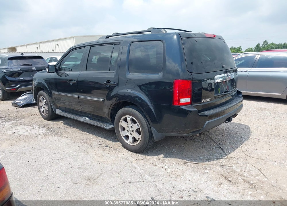 2011 HONDA PILOT TOURING VIN: 5FNYF3H98BB057539