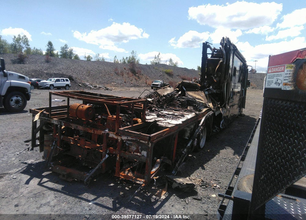 2005 FREIGHTLINER CHASSIS X LINE MOTOR HOME VIN: 4UZABFDC05CU12197