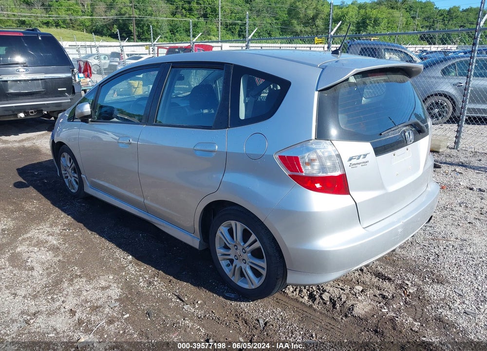 2011 HONDA FIT SPORT VIN: JHMGE8H52BC027439