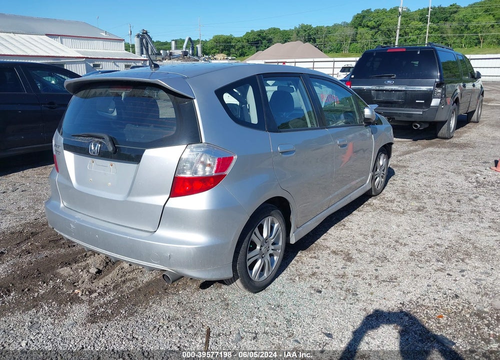 2011 HONDA FIT SPORT VIN: JHMGE8H52BC027439