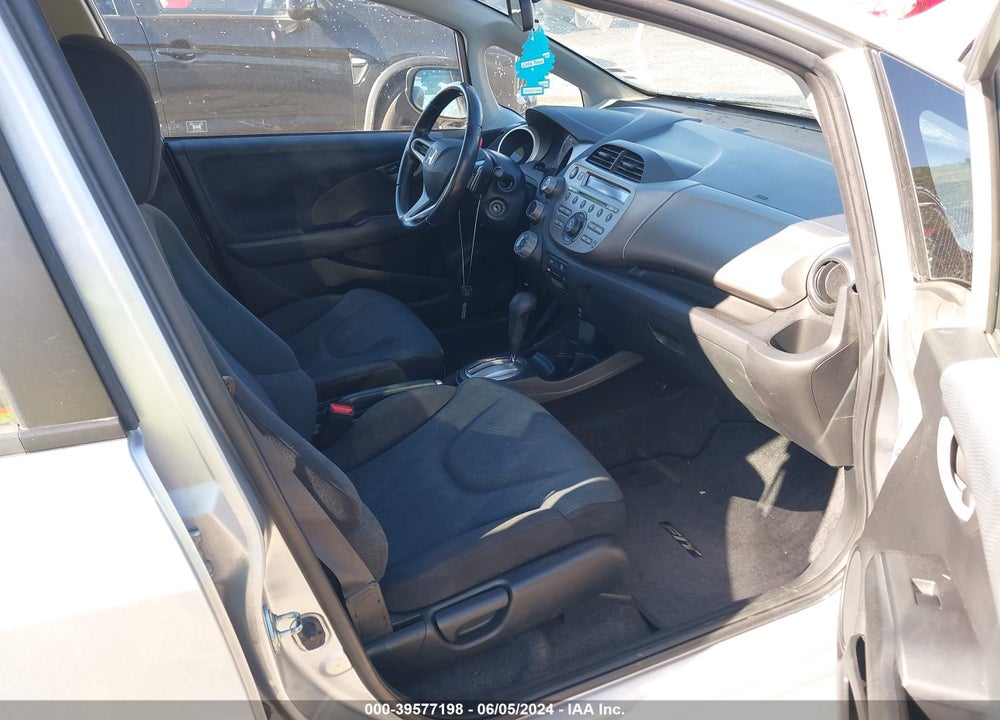 2011 HONDA FIT SPORT VIN: JHMGE8H52BC027439