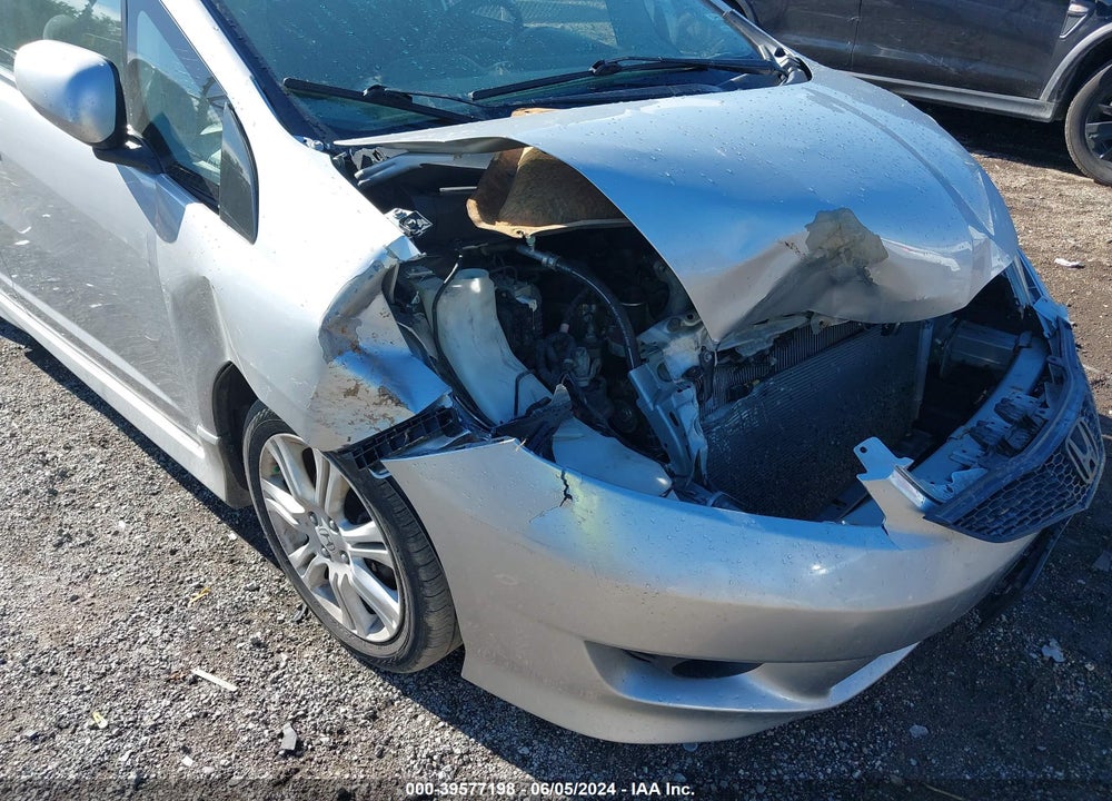 2011 HONDA FIT SPORT VIN: JHMGE8H52BC027439