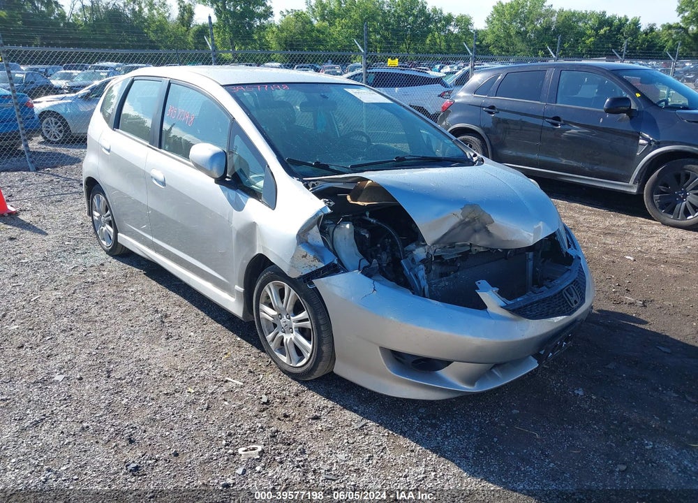 2011 HONDA FIT SPORT VIN: JHMGE8H52BC027439