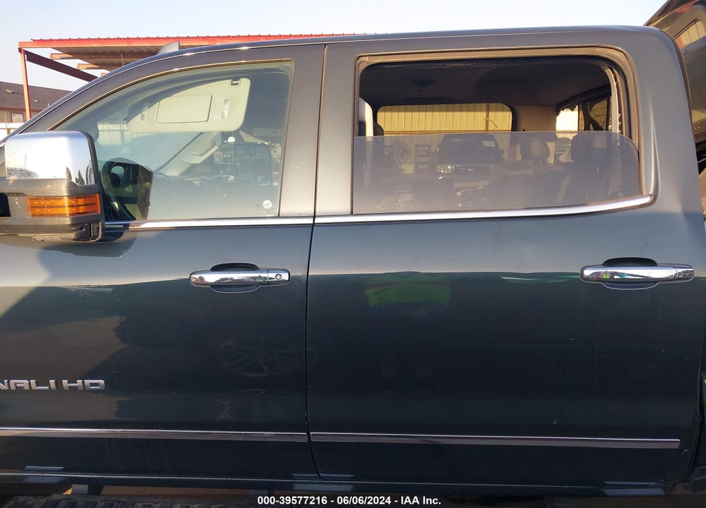 2018 GMC SIERRA 2500HD DENALI VIN: 1GT12UEY4JF242051