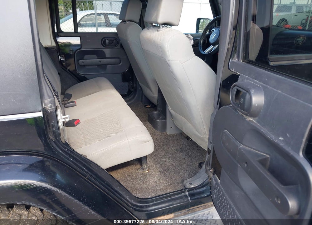 2008 JEEP WRANGLER UNLIMITED SAHARA VIN: 1J8GA59198L639520