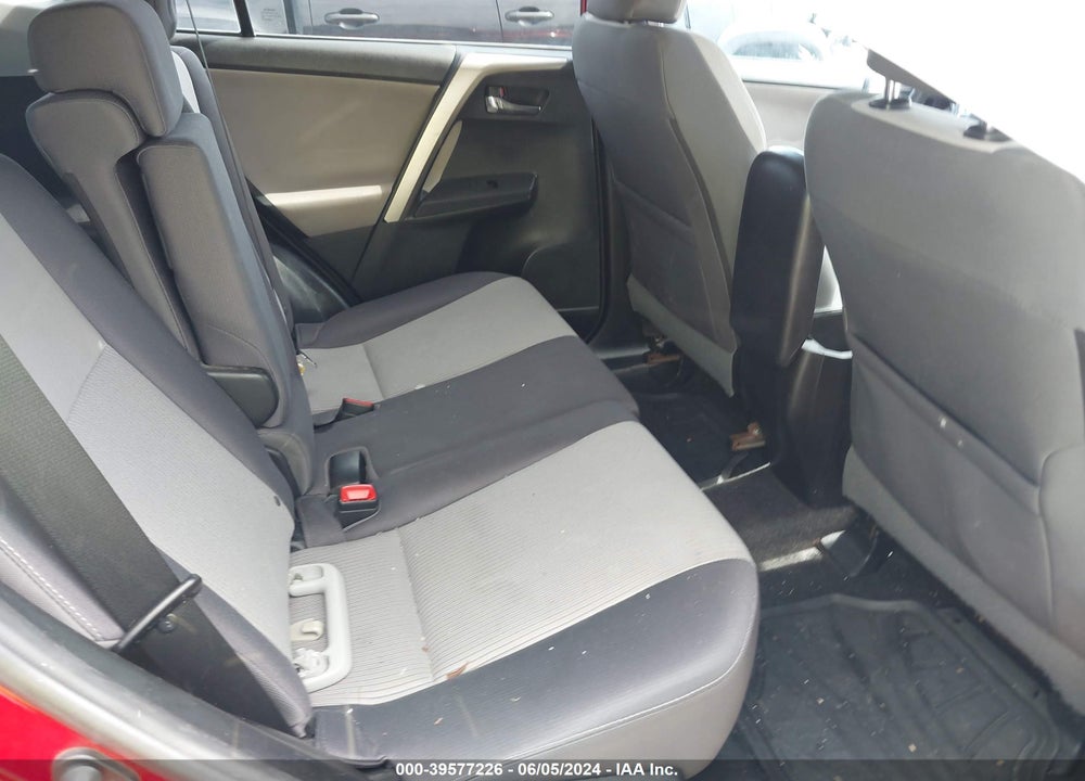 2015 TOYOTA RAV4 XLE VIN: 2T3WFREV4FW158377
