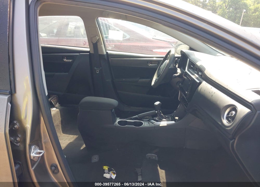 2019 TOYOTA COROLLA LE VIN: 2T1BURHE9KC241131