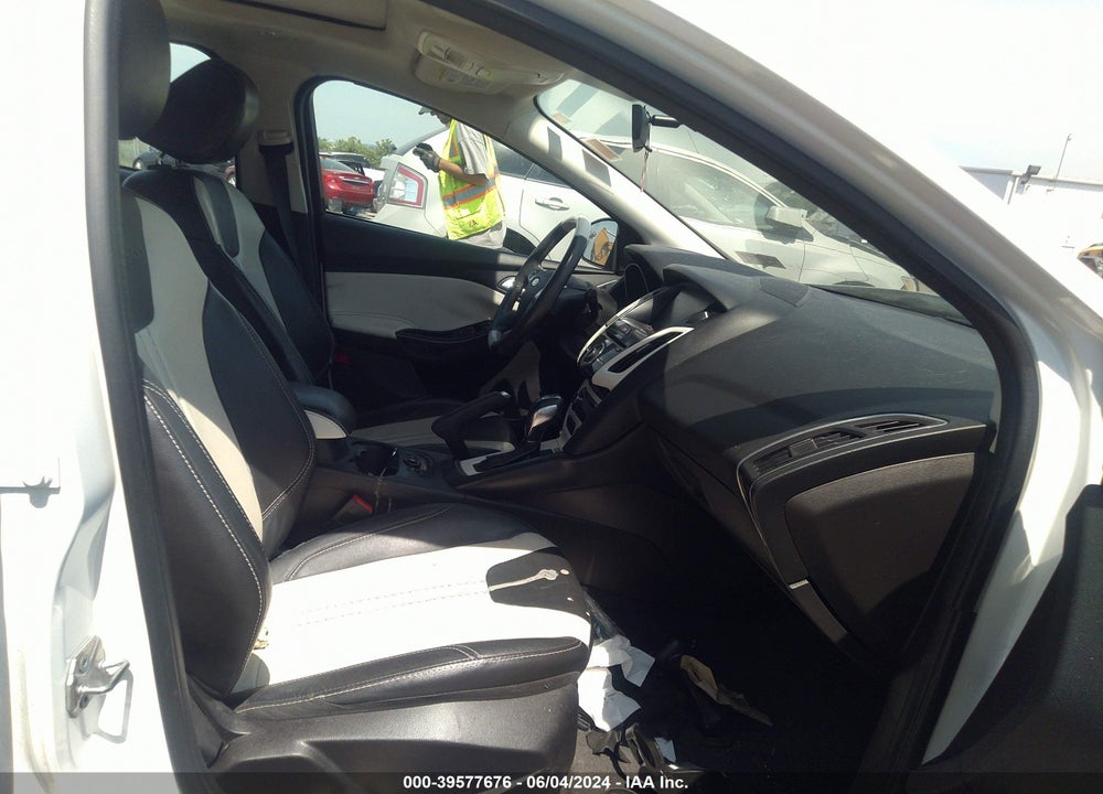 2014 FORD FOCUS TITANIUM VIN: 1FADP3N23EL310065