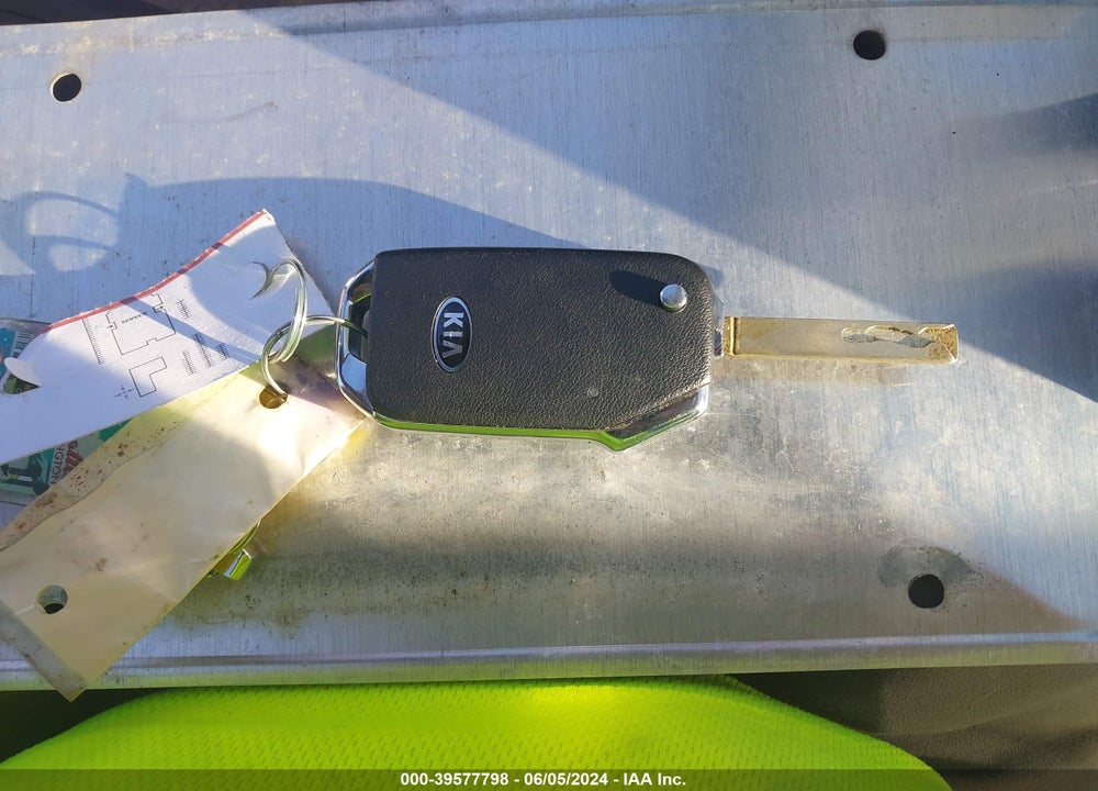 2021 KIA SELTOS LX VIN: KNDEPCAAXM7179137