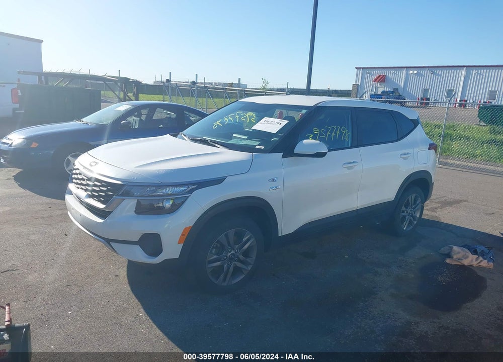 2021 KIA SELTOS LX VIN: KNDEPCAAXM7179137
