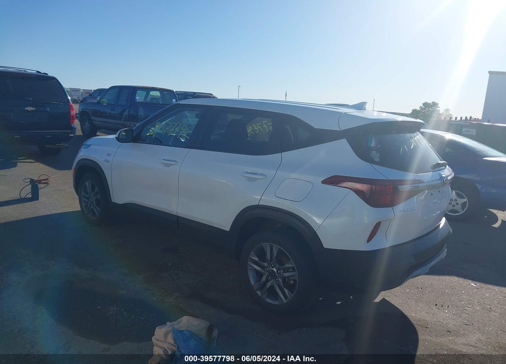 2021 KIA SELTOS LX VIN: KNDEPCAAXM7179137