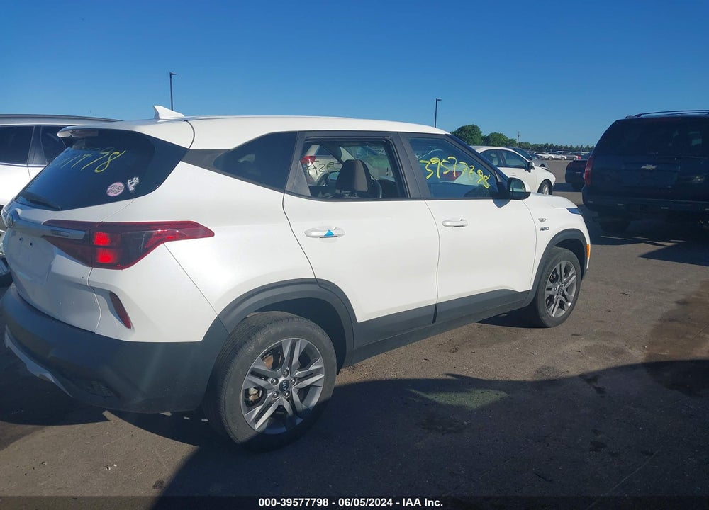 2021 KIA SELTOS LX VIN: KNDEPCAAXM7179137