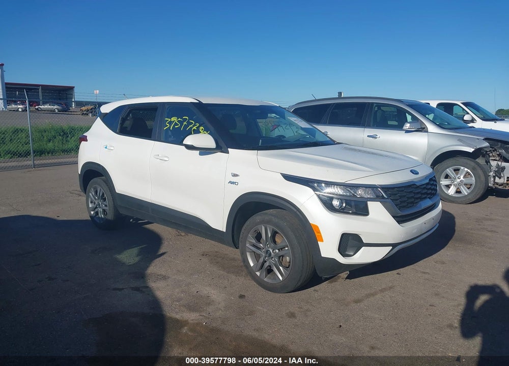 2021 KIA SELTOS LX VIN: KNDEPCAAXM7179137