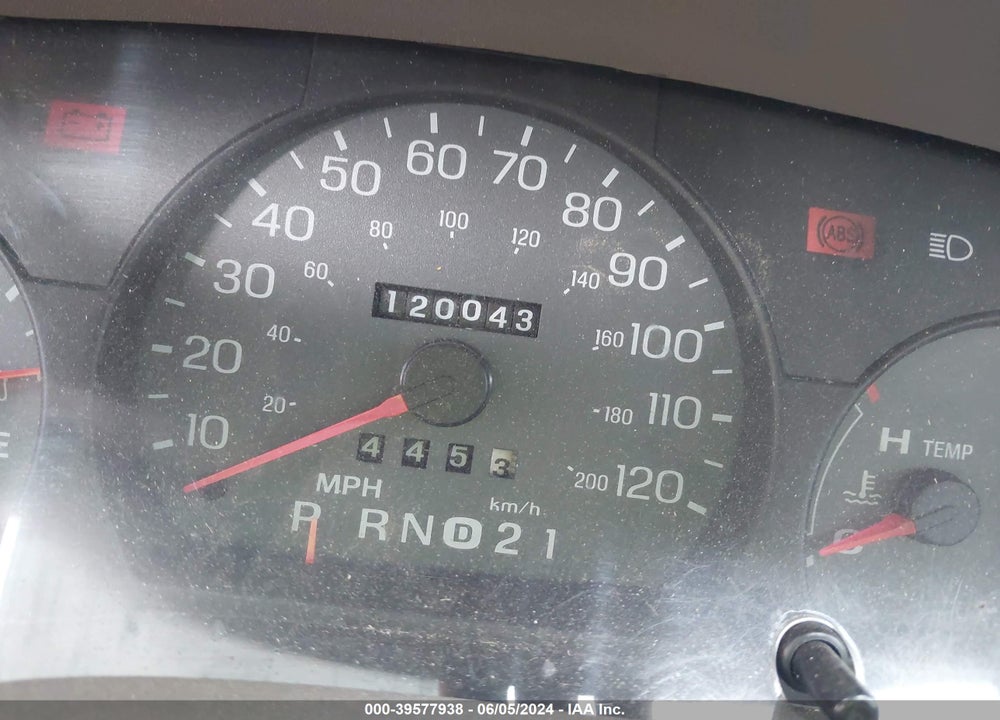 2003 MERCURY GRAND MARQUIS GS VIN: 2MEFM74W93X674660