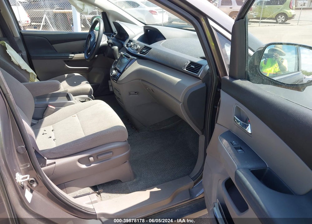 2016 HONDA ODYSSEY SE VIN: 5FNRL5H32GB145112