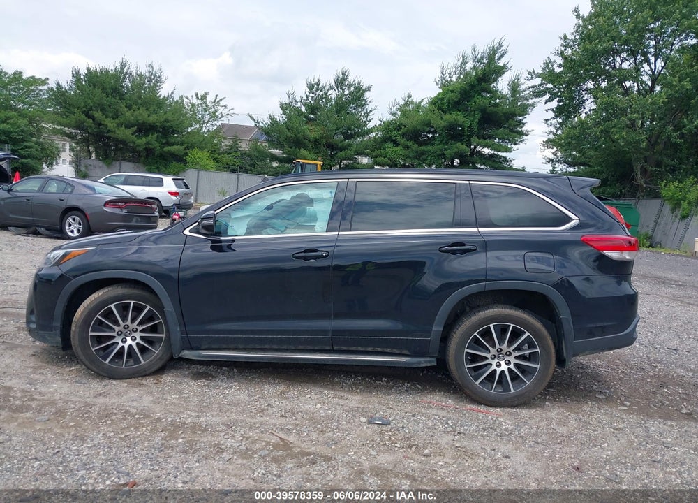 2017 TOYOTA HIGHLANDER SE VIN: 5TDJZRFH2HS438605
