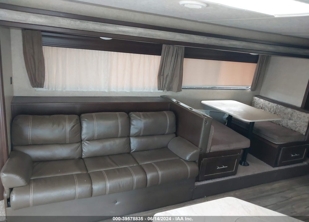 2018 FOREST RIVER GREY WOLF M-26RL VIN: 4X4TCKB22JK047092
