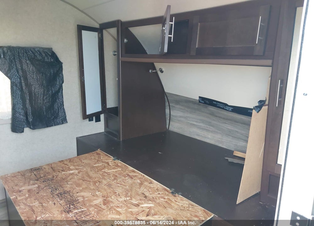 2018 FOREST RIVER GREY WOLF M-26RL VIN: 4X4TCKB22JK047092