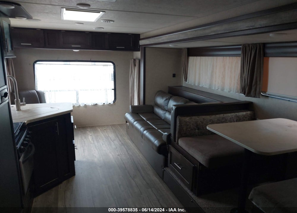 2018 FOREST RIVER GREY WOLF M-26RL VIN: 4X4TCKB22JK047092